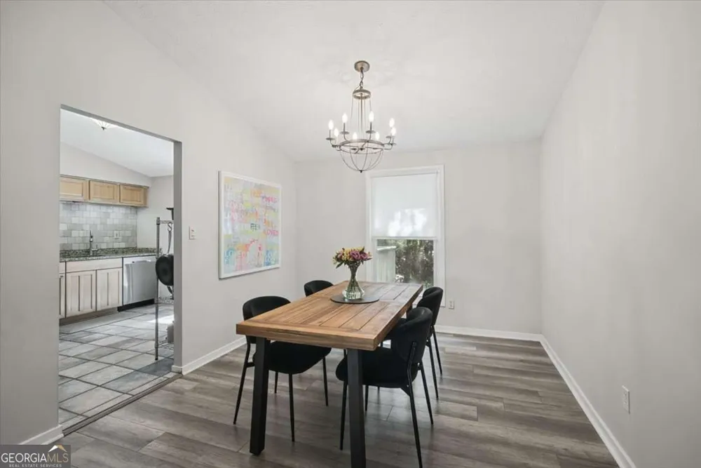 9682 N Pond CIR Roswell, GA 30076