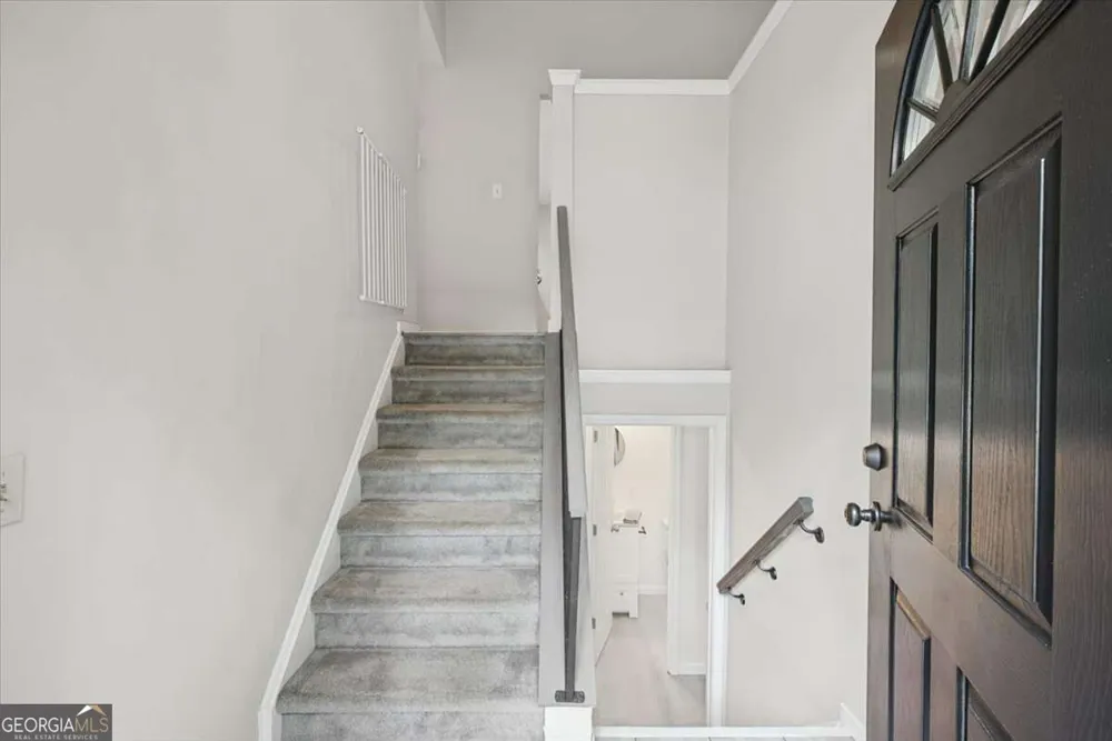 9682 N Pond CIR Roswell, GA 30076