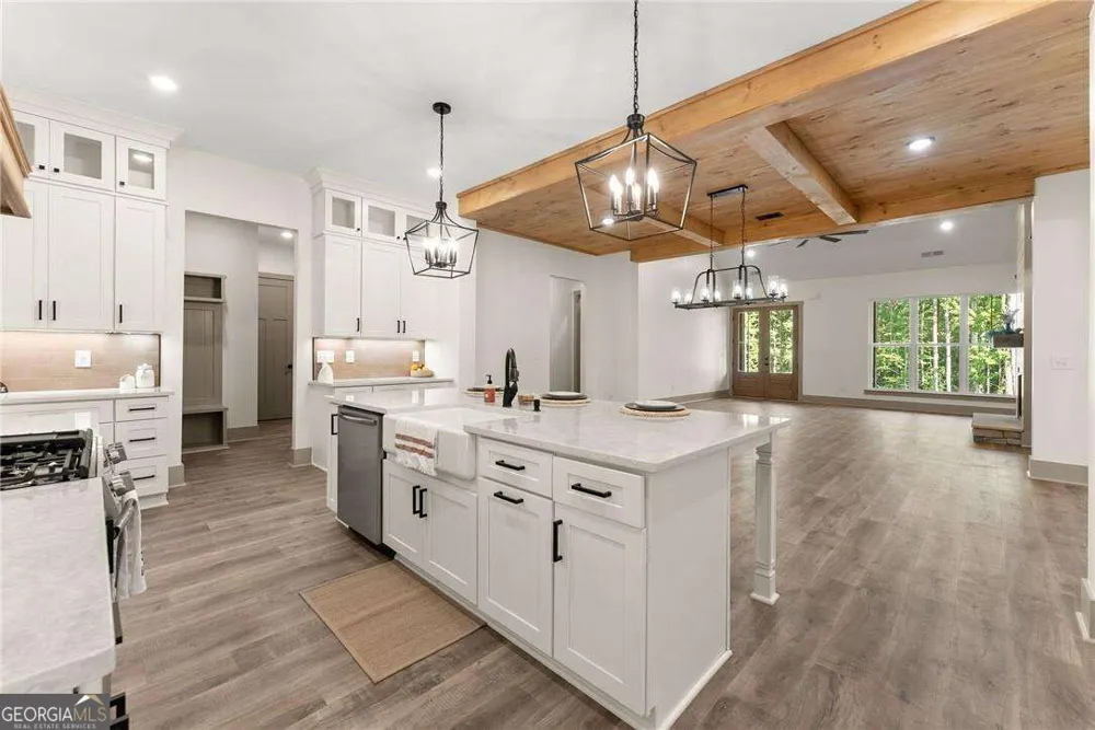 75 Lowe LN Talking Rock, GA 30175