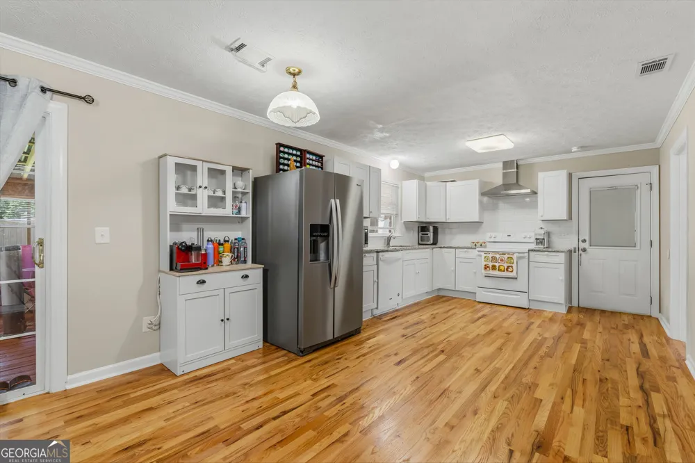 393 Greenleaf CT NW Lilburn, GA 30047