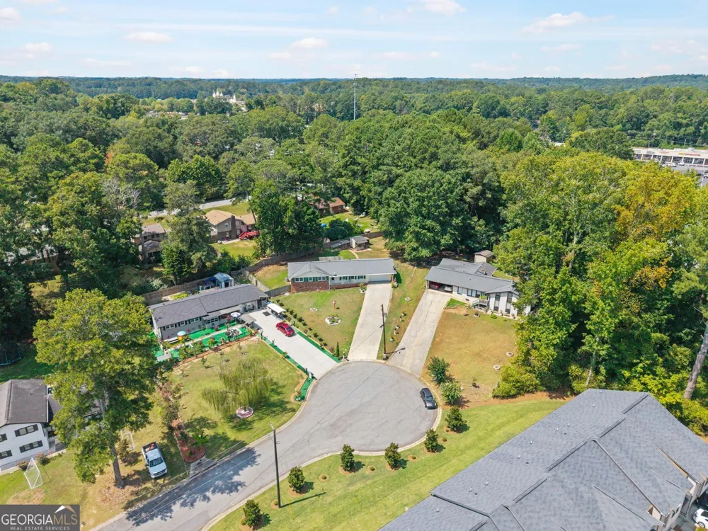 393 Greenleaf CT NW Lilburn, GA 30047