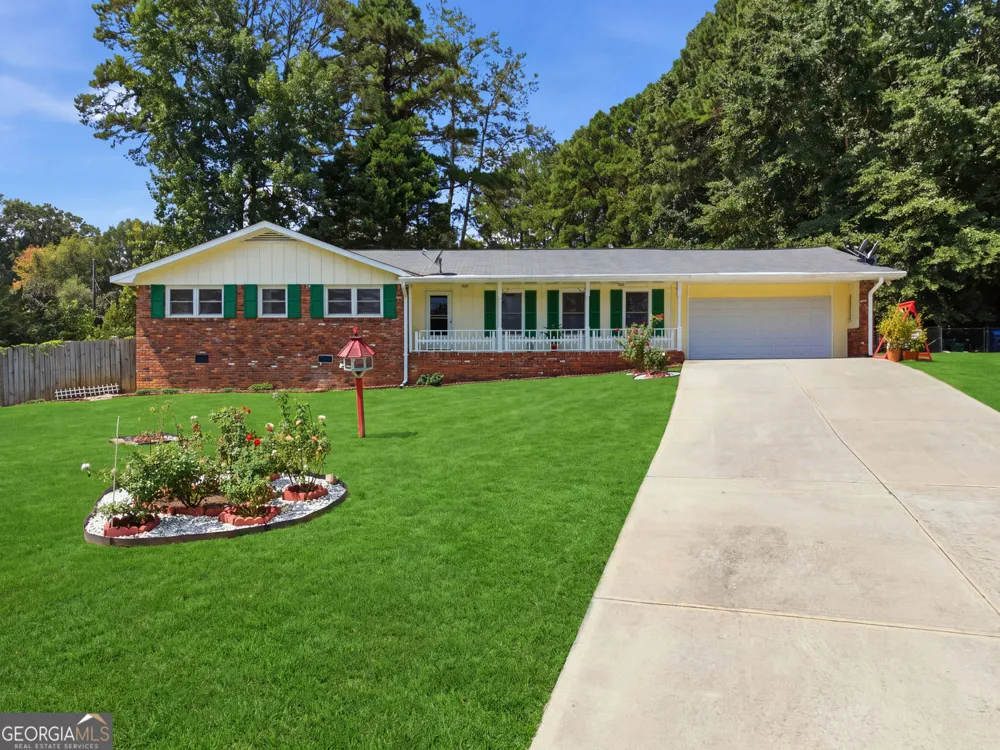 393 Greenleaf CT NW Lilburn, GA 30047