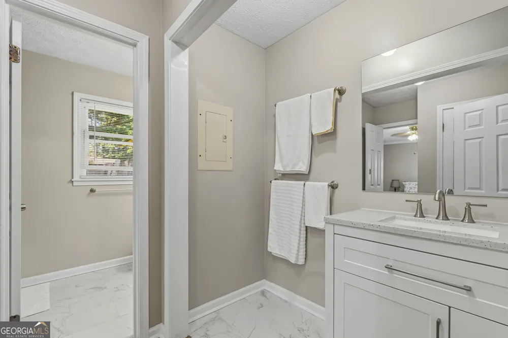 393 Greenleaf CT NW Lilburn, GA 30047