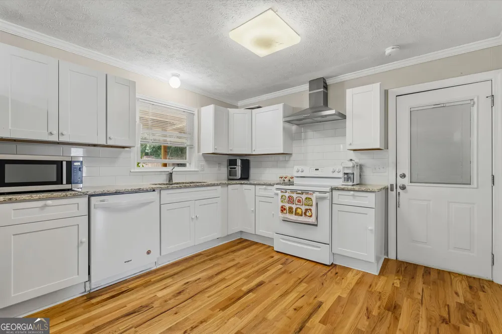 393 Greenleaf CT NW Lilburn, GA 30047