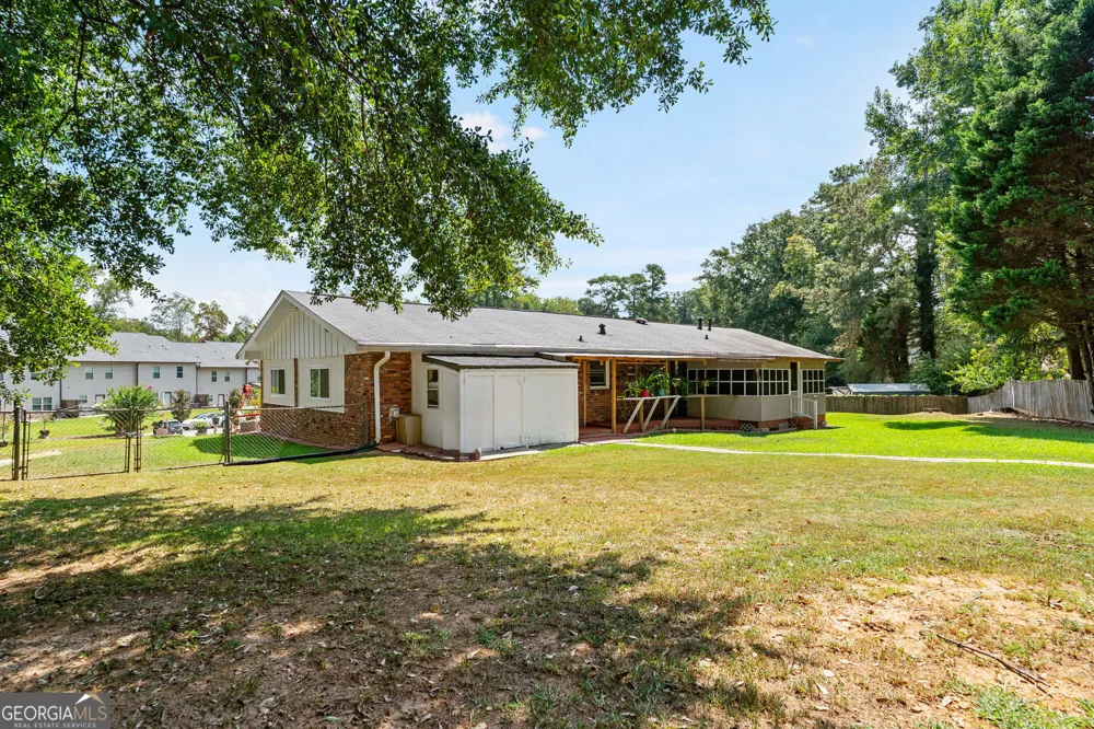 393 Greenleaf CT NW Lilburn, GA 30047