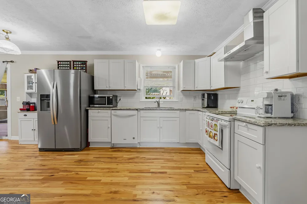 393 Greenleaf CT NW Lilburn, GA 30047