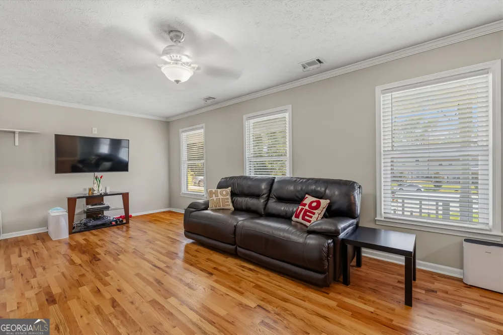 393 Greenleaf CT NW Lilburn, GA 30047