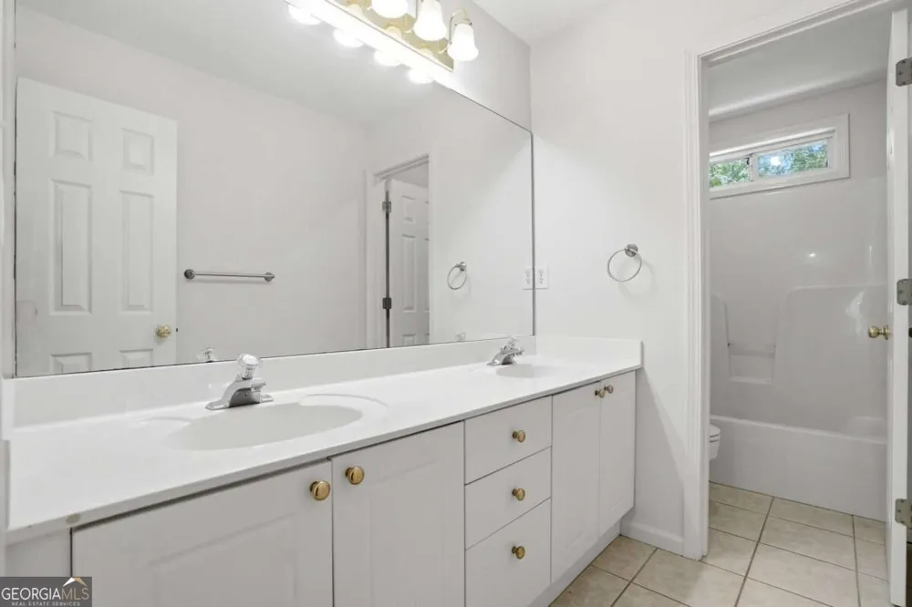 4025 Eyrie Farms LN Cumming, GA 30041