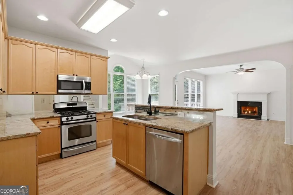 4025 Eyrie Farms LN Cumming, GA 30041