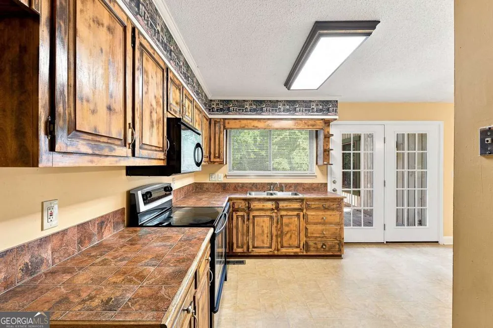 6906 Springwood DR Douglasville, GA 30135