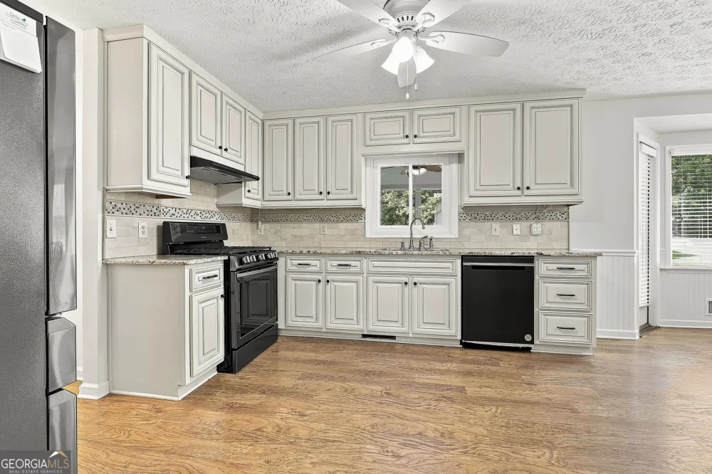 185 Clearbrook WAY Fayetteville, GA 30215