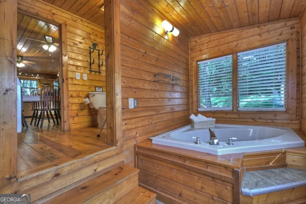 5757 Old Bucktown RD Ellijay, GA 30536