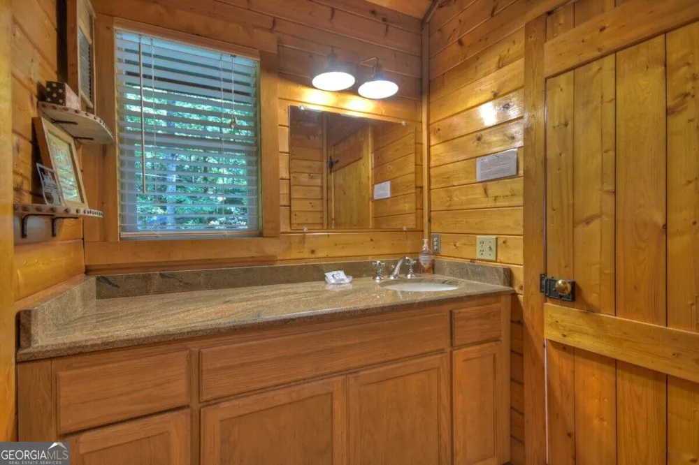 5757 Old Bucktown RD Ellijay, GA 30536