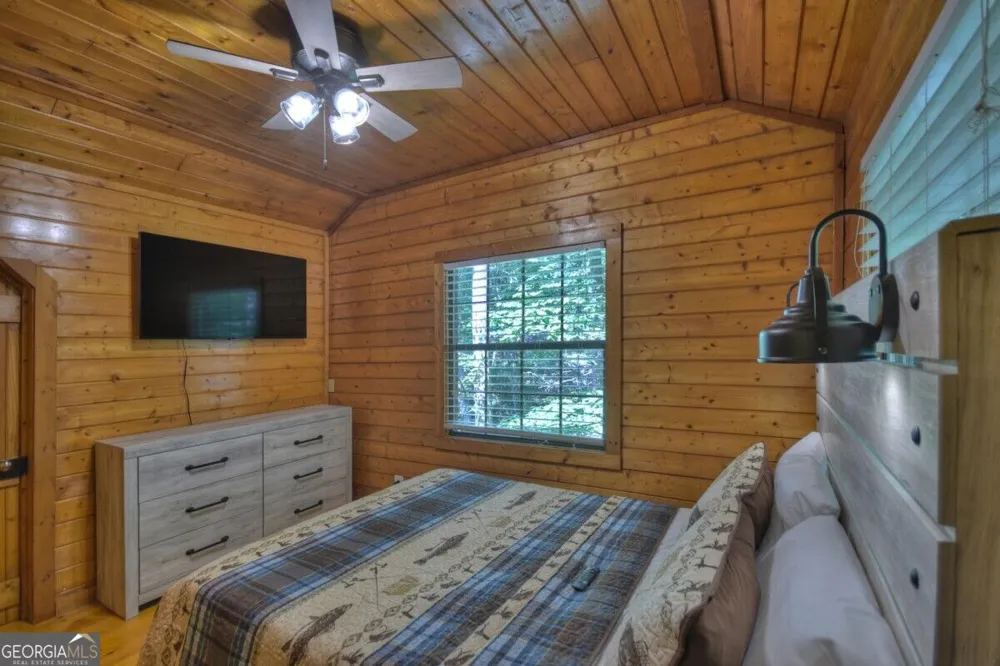 5757 Old Bucktown RD Ellijay, GA 30536