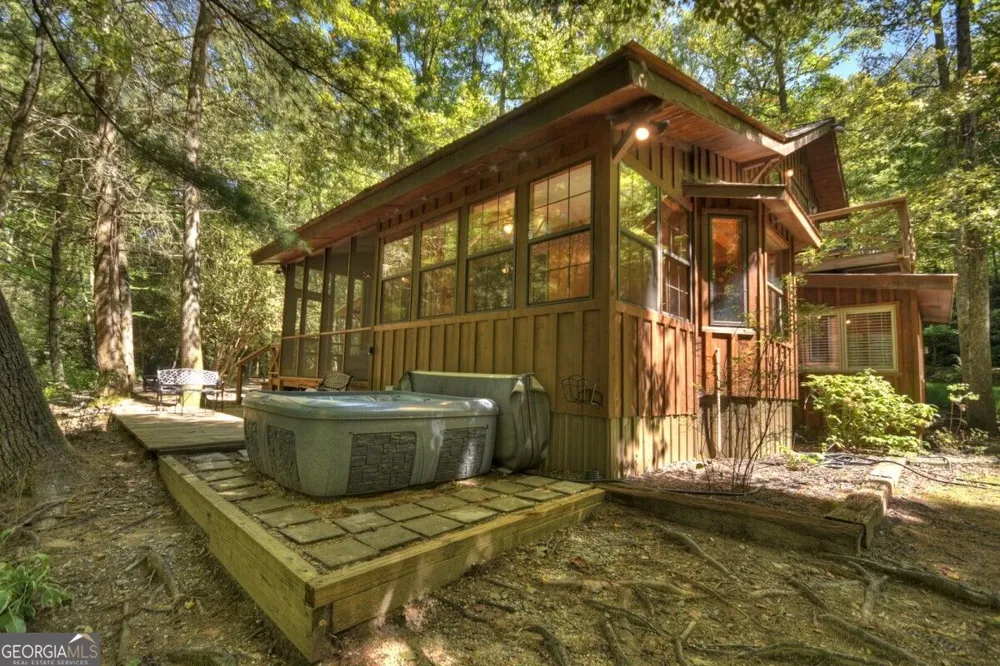 5757 Old Bucktown RD Ellijay, GA 30536