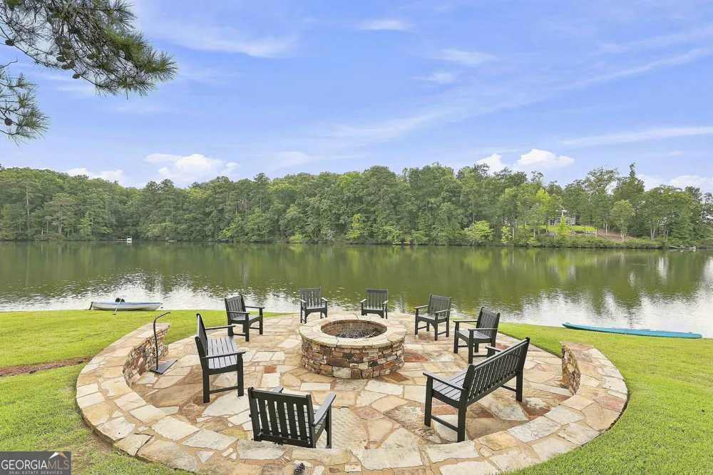 55 Paddleboat LN Newnan, GA 30263