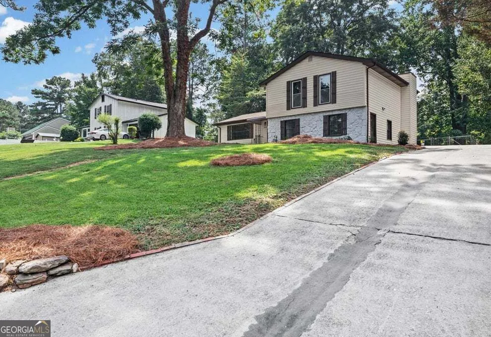 6883 Creekmoor LN Riverdale, GA 30296