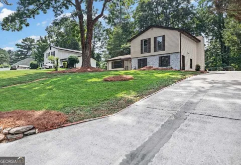 6883 Creekmoor LN