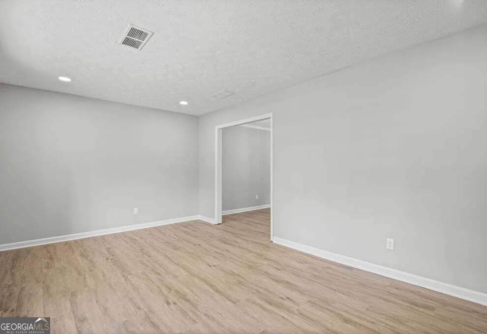 6883 Creekmoor LN Riverdale, GA 30296
