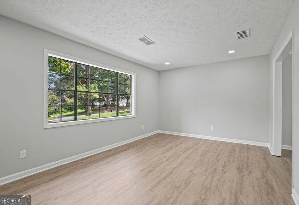 6883 Creekmoor LN Riverdale, GA 30296