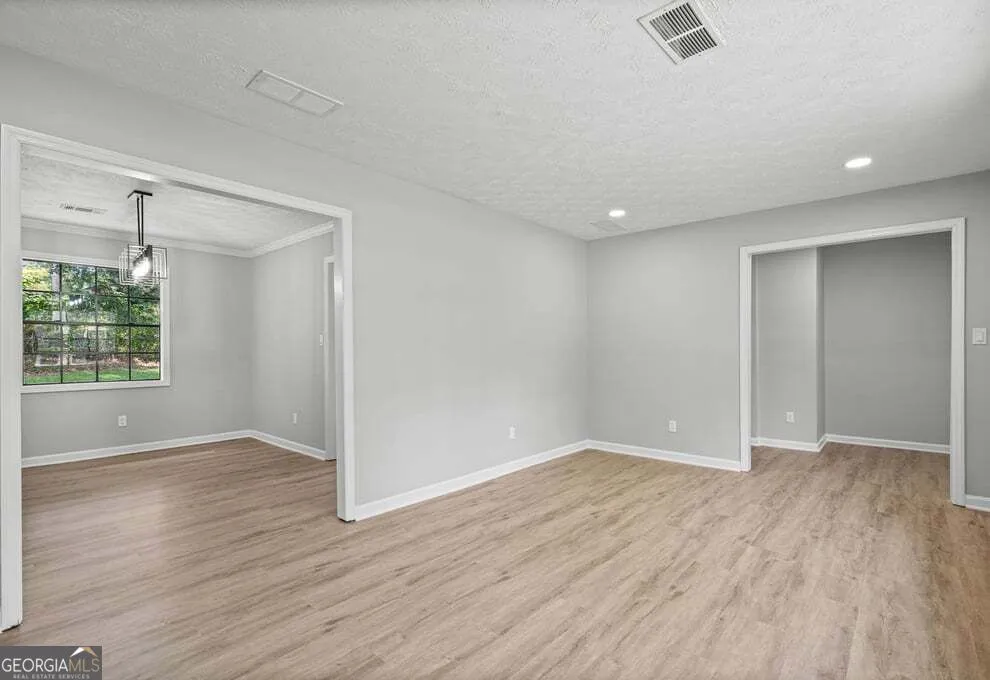 6883 Creekmoor LN Riverdale, GA 30296