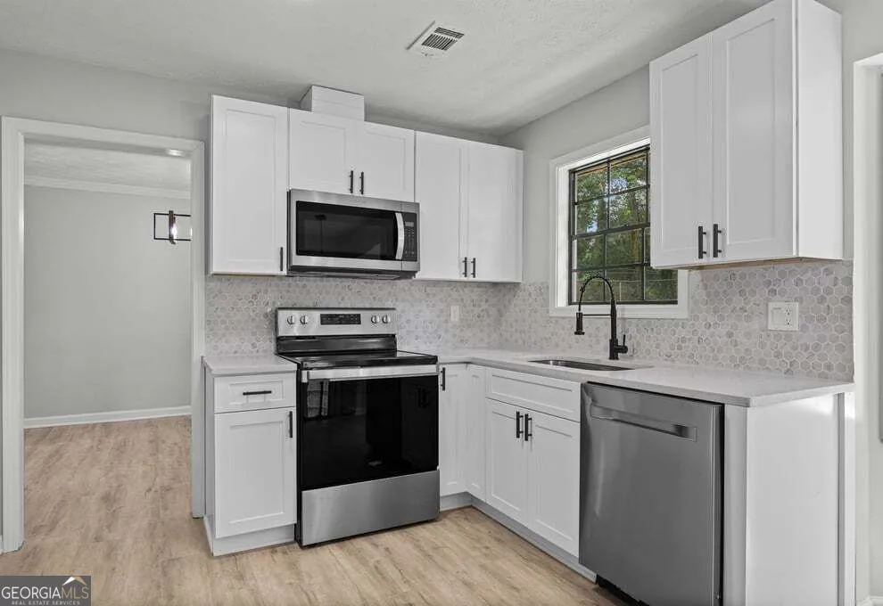 6883 Creekmoor LN Riverdale, GA 30296
