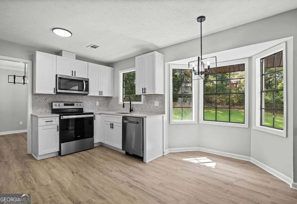 6883 Creekmoor LN Riverdale, GA 30296