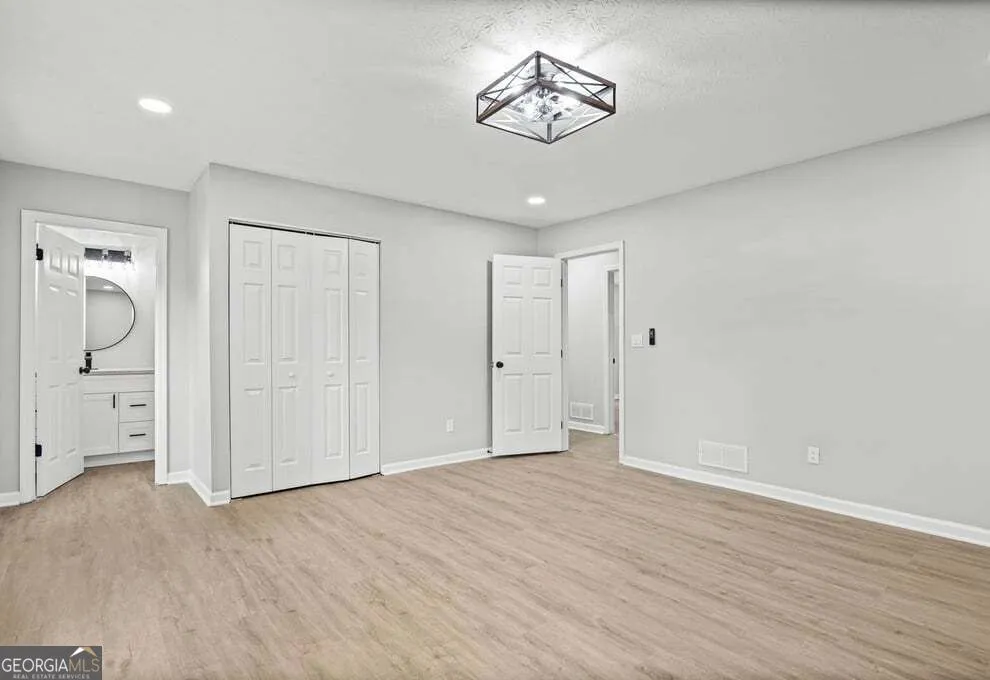 6883 Creekmoor LN Riverdale, GA 30296