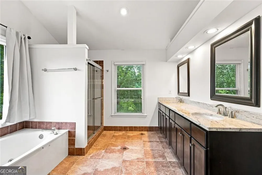 425 Fairford LN Duluth, GA 30097