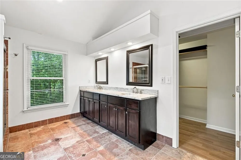 425 Fairford LN Duluth, GA 30097