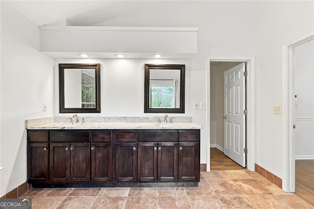 425 Fairford LN Duluth, GA 30097