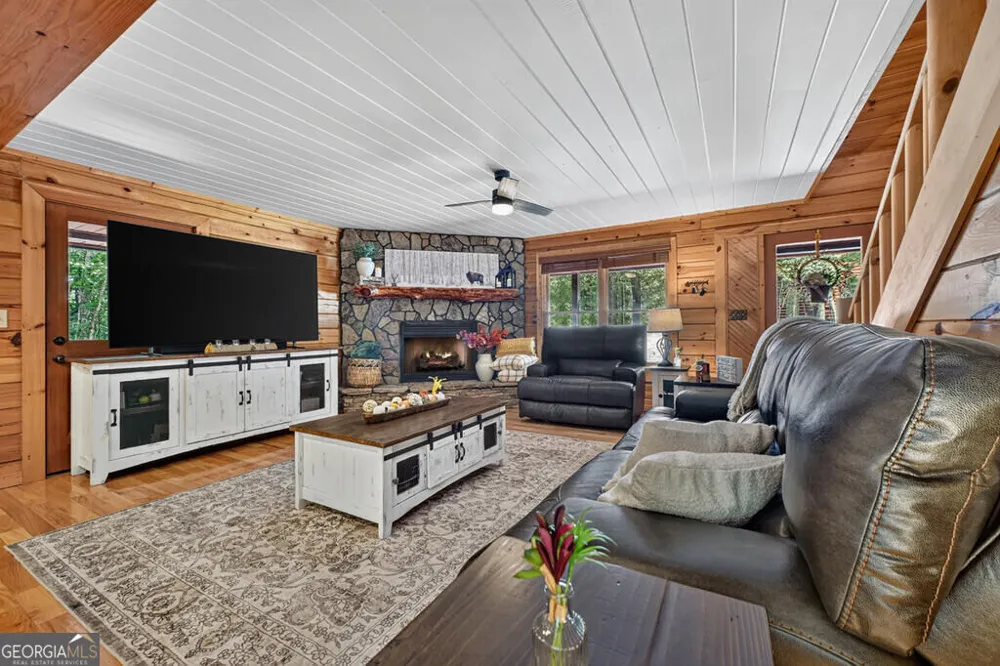 303 Major Ridge RD Blue Ridge, GA 30513