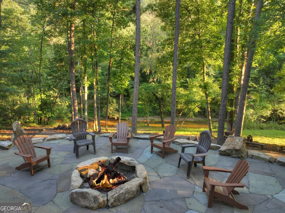303 Major Ridge RD Blue Ridge, GA 30513