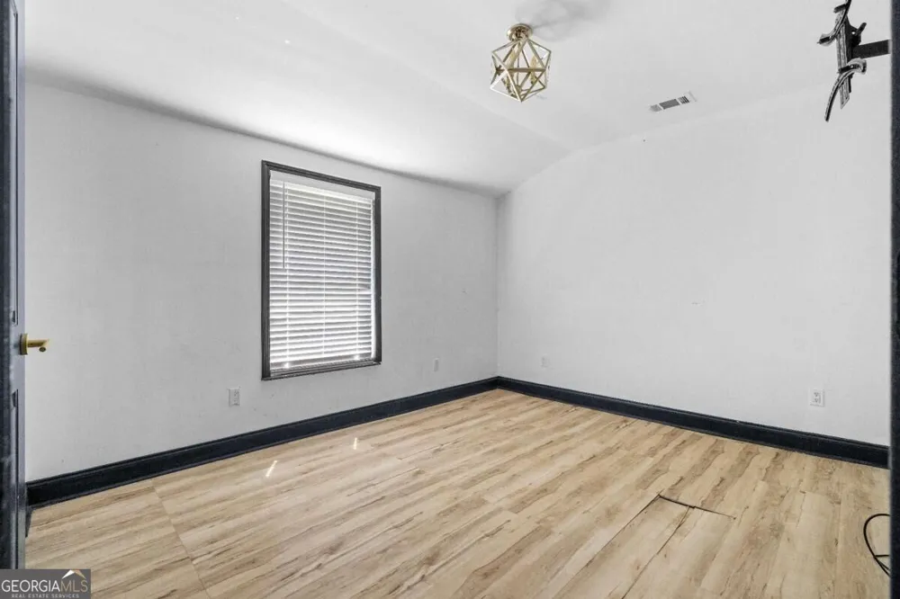 16 Robin RD Austell, GA 30168