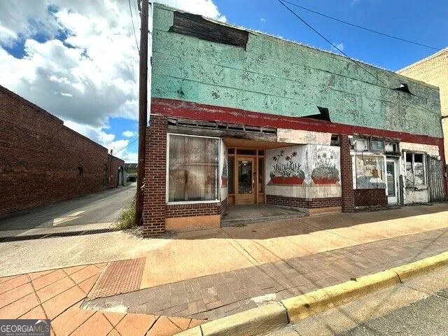 114/118 S State Street Lyons, GA 30436