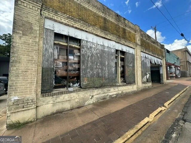 114/118 S State Street Lyons, GA 30436