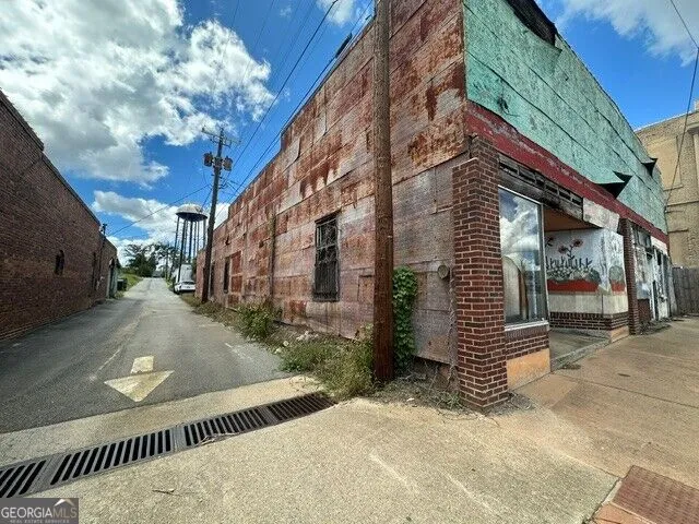 114/118 S State Street Lyons, GA 30436
