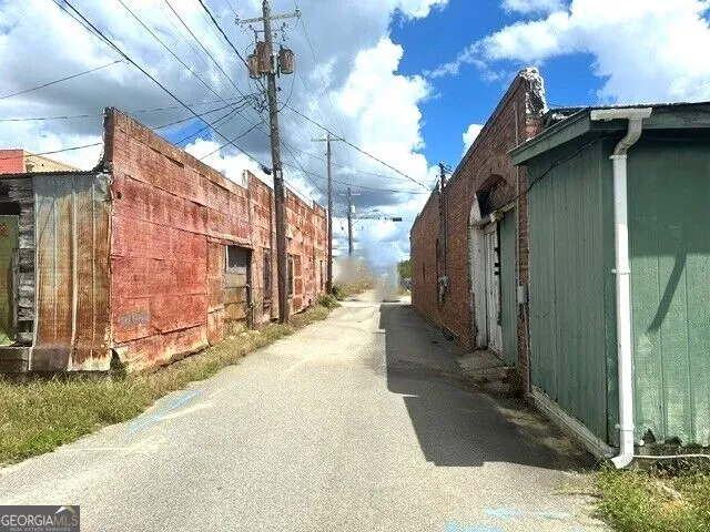 114/118 S State Street Lyons, GA 30436