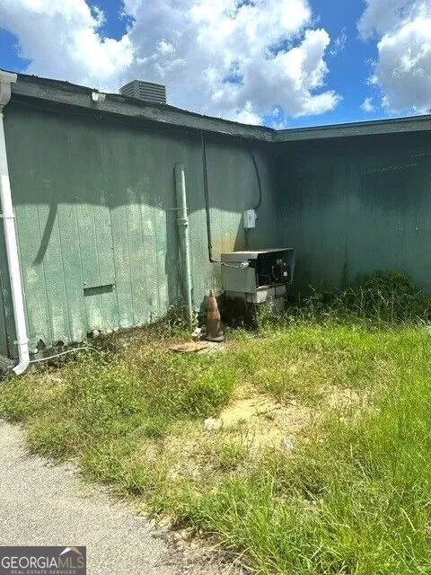 114/118 S State Street Lyons, GA 30436