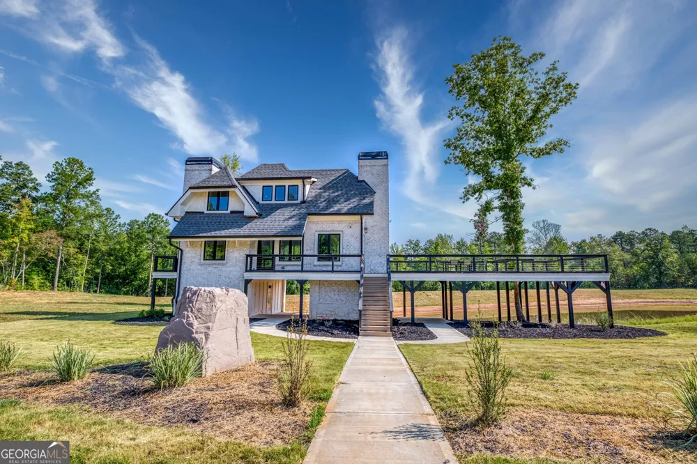 692 Hutchins Wolfskin RD Stephens, GA 30667