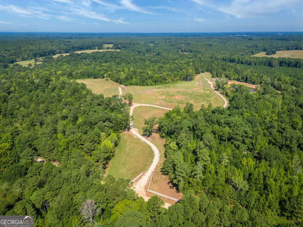 692 Hutchins Wolfskin RD Stephens, GA 30667