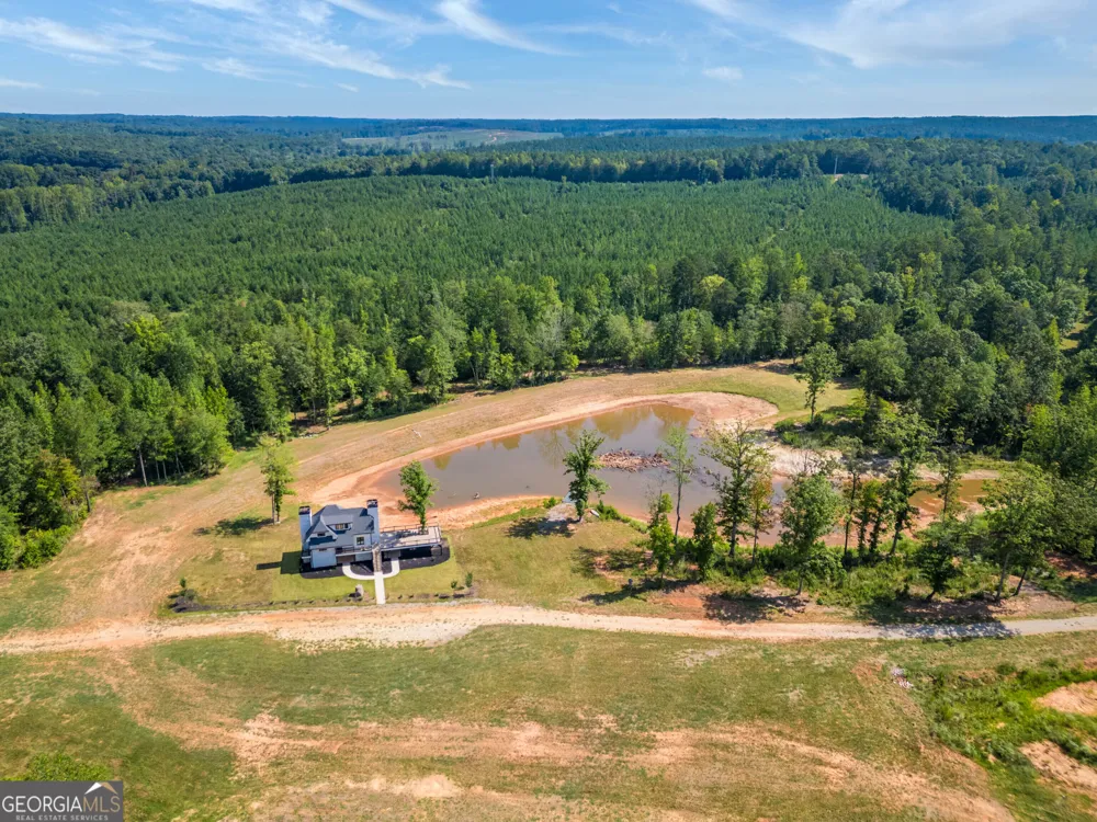 692 Hutchins Wolfskin RD Stephens, GA 30667