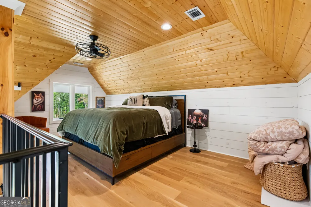 692 Hutchins Wolfskin RD Stephens, GA 30667