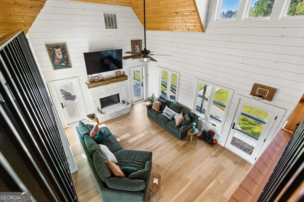692 Hutchins Wolfskin RD Stephens, GA 30667