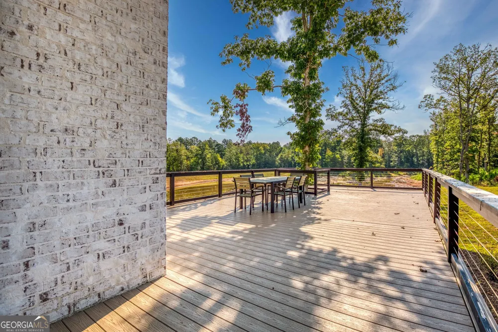 692 Hutchins Wolfskin RD Stephens, GA 30667