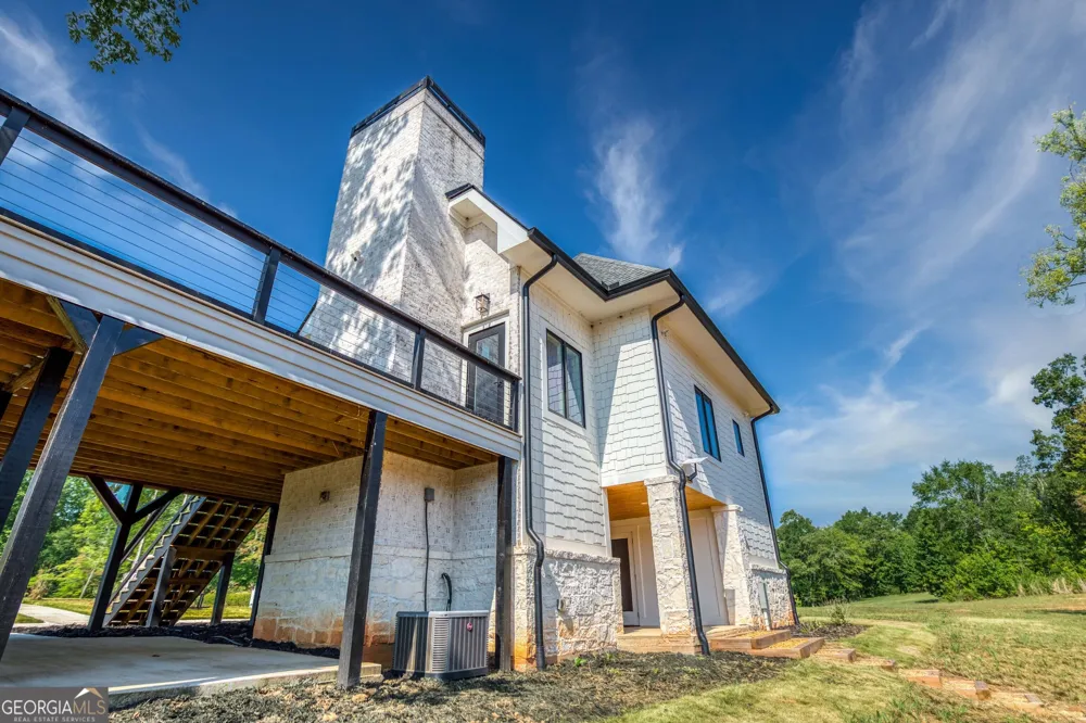 692 Hutchins Wolfskin RD Stephens, GA 30667