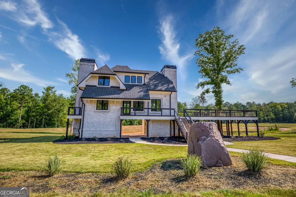 692 Hutchins Wolfskin RD Stephens, GA 30667