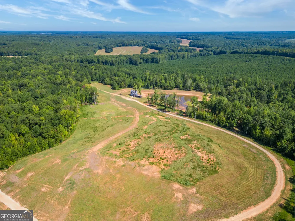 692 Hutchins Wolfskin RD Stephens, GA 30667