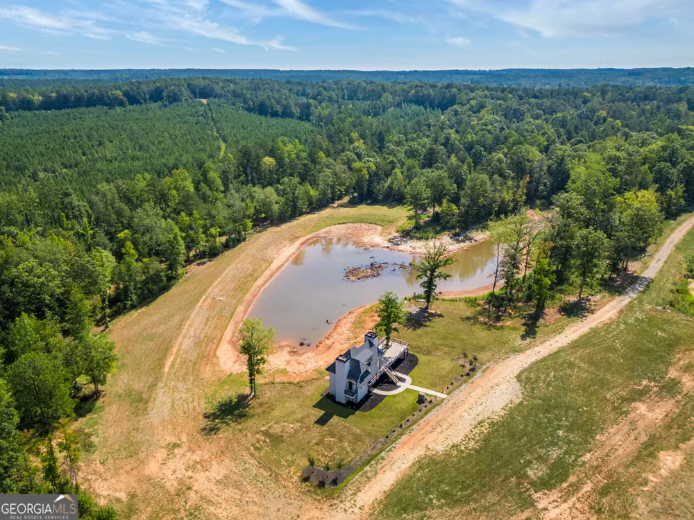 692 Hutchins Wolfskin RD Stephens, GA 30667