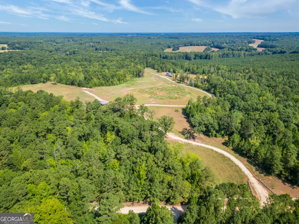 692 Hutchins Wolfskin RD Stephens, GA 30667